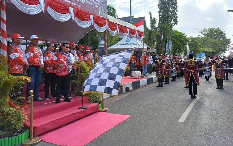 257 Peserta Meriahkan Pawai Pembangunan HUT ke-80 RI di Kotim