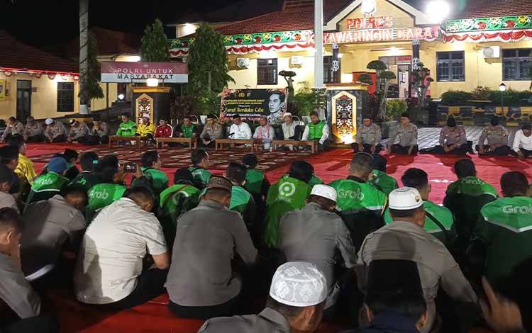 Polres Kobar dan Komunitas Ojol Gelar Salat Gaib untuk Ojol Affan Kurniawan yang Meninggal
