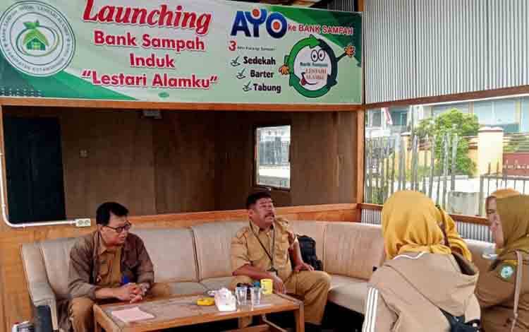 Bank Sampah di Mentawa Baru Ketapang Dorong Pengelolaan Sampah Bernilai Ekonomis