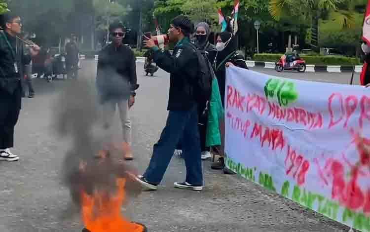 Wacana Pembubaran DPR Mengemuka, Begini Kata Akademisi dan Opsi Damai
