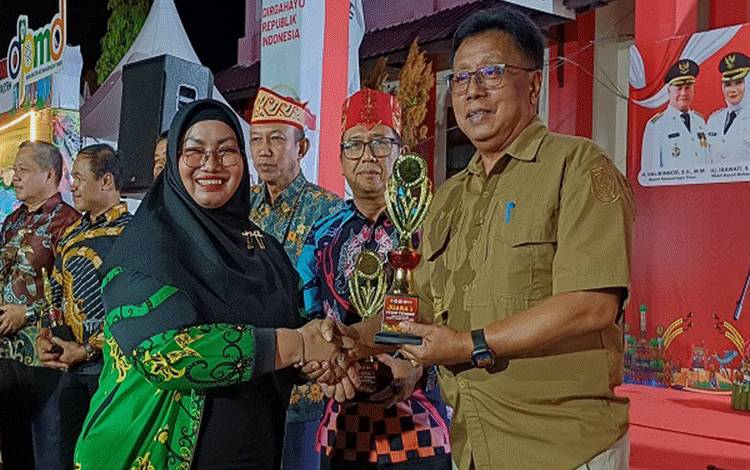 Disnakertrans Kotim Juara 1 Stand Sampit Trade Expo 2025