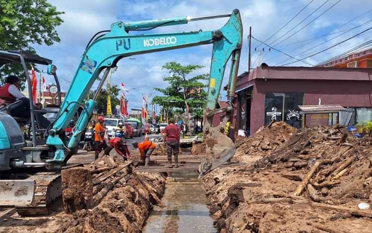 Ketua DPRD Kotim Apresiasi Pemkab Tindak Cepat Keluhan Drainase Tertutup di Jalan Tjilik Riwut