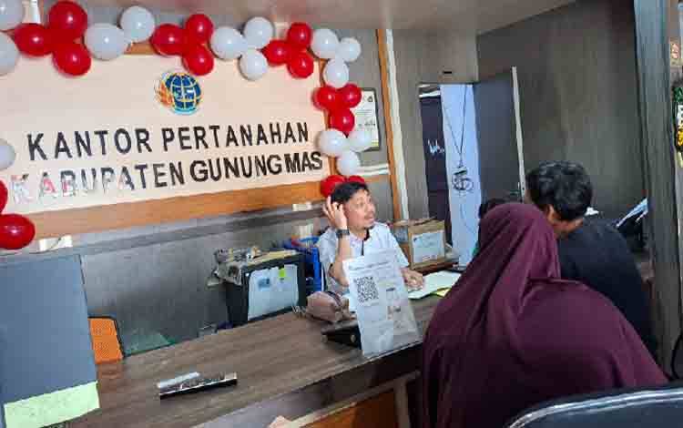Kepala Kantor Pertanahan Gunung Mas Ajak Masyarakat Alih Media Sertifikat Tanah