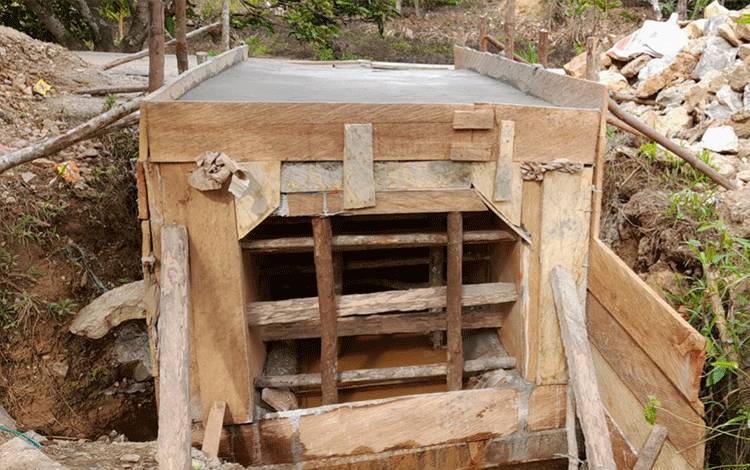 PUPR Barito Timur Respons Keluhan Warga Perbaiki Box Culvert di Desa Kotam