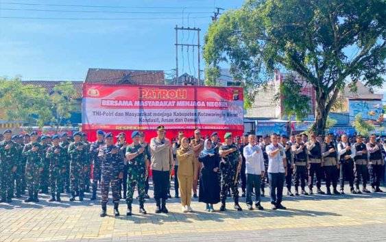 Patroli Gabungan TNI-Polri dan Masyarakat Jaga Kobar Aman dan Kondusif