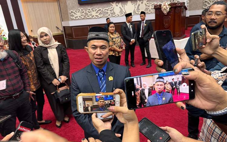 Amonius Tuyum Gantikan Jimmy Carter di DPRD Kalteng, Junaidi Resmi Jabat Wakil Ketua III