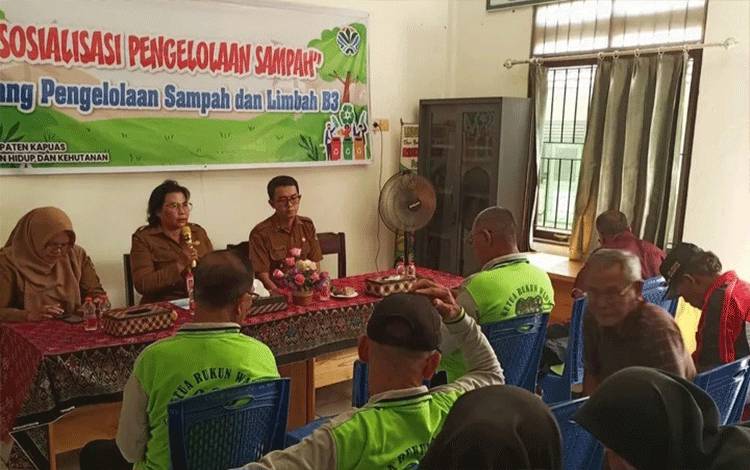 DLHK Kapuas Ajak Masyarakat Selat Tengah Kelola Sampah dengan Bijak