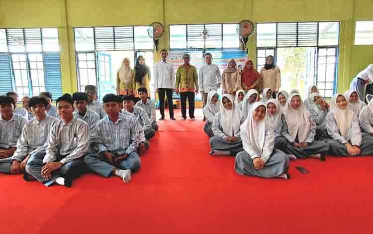 Puluhan Siswa MAN Kapuas Antusias Periksa Golongan Darah dan Ikuti Sosialisasi Kesehatan