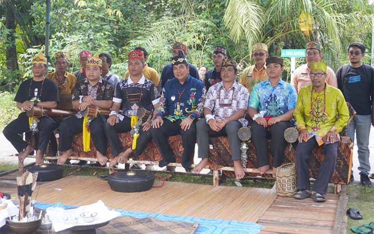 Wabup Pulang Pisau Hadiri Upacara Pakanan Sahur Lewu di Desa Bahu Palawa