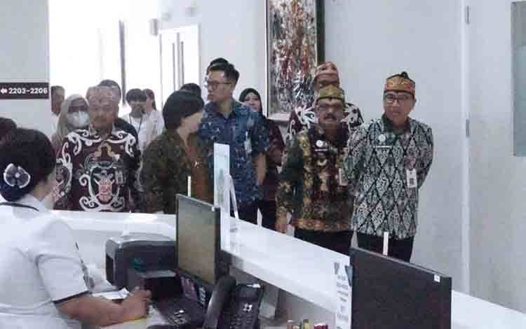 Hari Pelanggan Nasional, Pemprov Kalteng Tinjau Layanan Pasien Kecelakaan Kerja