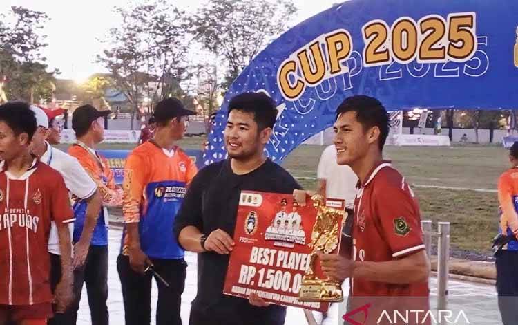 DPRD Kapuas Bangga Atas Kemenangan 88 Bersinar FC di Gubernur Cup Zona Tengah 2025