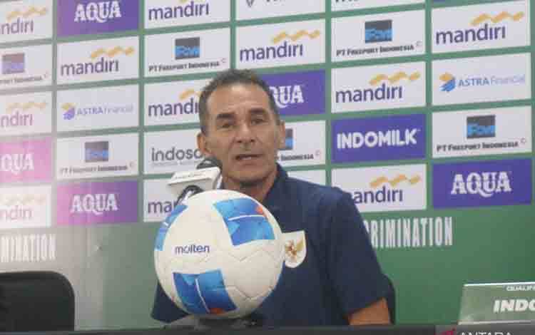 Vanenburg Tak Pedulikan Catatan Tak Pernah Tekuk Pelatih Asal Korsel