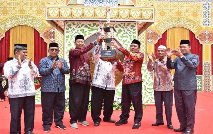 Kecamatan Pulau Petak Pertahankan Gelar Juara Umum MTQH ke-47 Kapuas