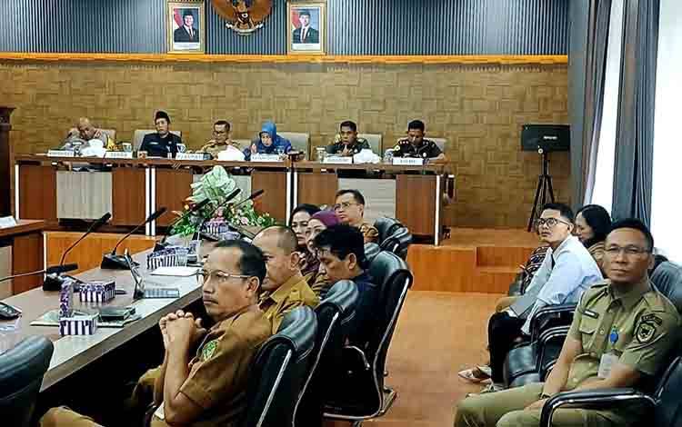 Pemkab Barito Utara Ikuti Rakor Penanggulangan Kemiskinan seluruh Indonesia Melalui Zoom Meeting
