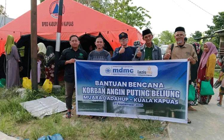 MDMC Muhammadiyah Kapuas Salurkan Bantuan untuk Korban Angin Puting Beliung Muara Dadahup