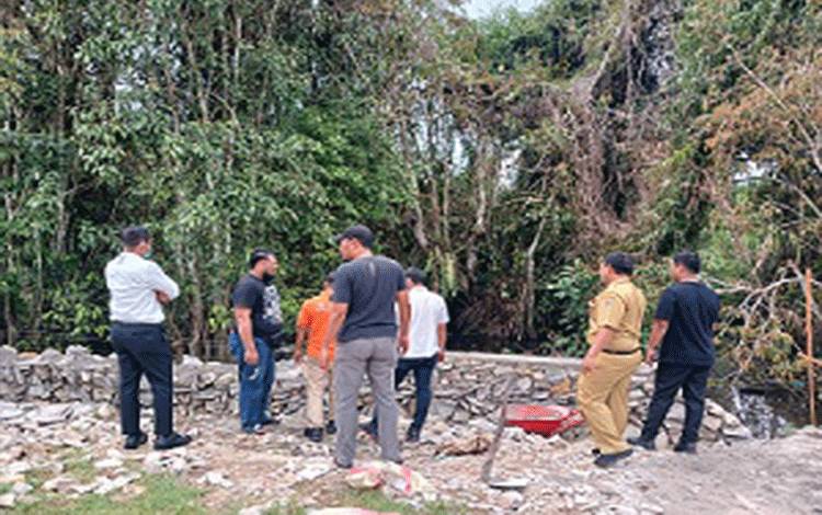 Mayat Tanpa Identitas Ditemukan di Tepi Sungai Tawang Rasau Katingan