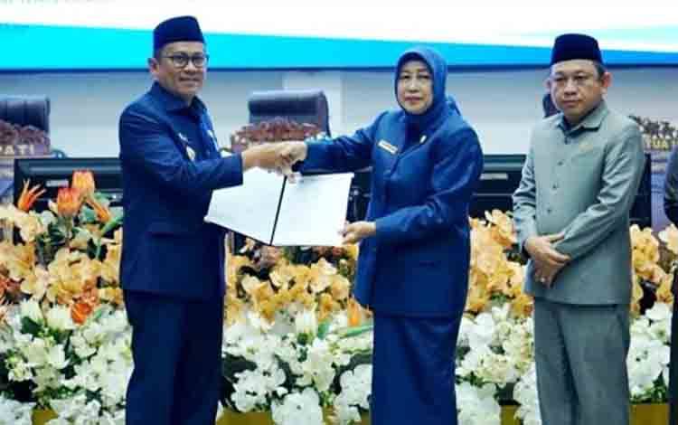 Pj Bupati Barut Terima Pandangan Umum Fraksi DPRD atas Laporan Pertanggungjawaban APBD 2024