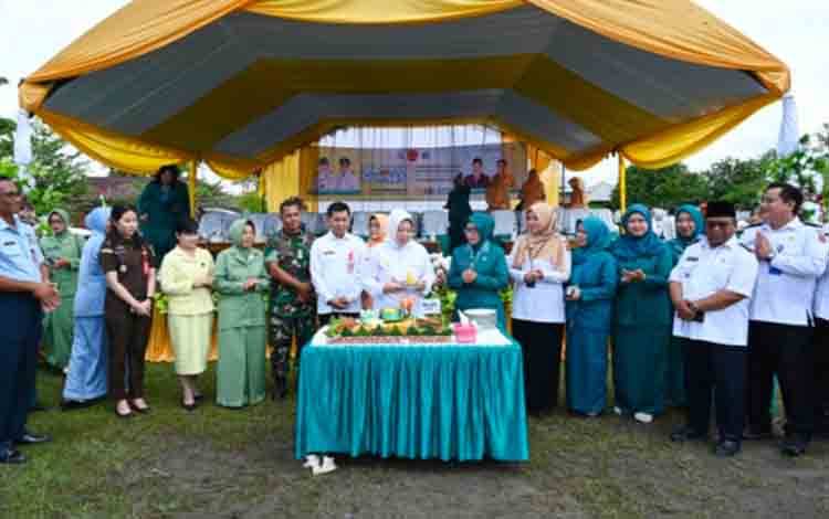 Pemkab Kobar Bersama PKK Peringati HKG ke-53 di Desa Bumiharjo, Bupati Tekankan Peran Strategis Keluarga