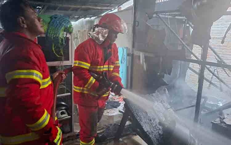 Satu Unit Rumah Warga di Persil Raya Nyaris Ludes Terbakar