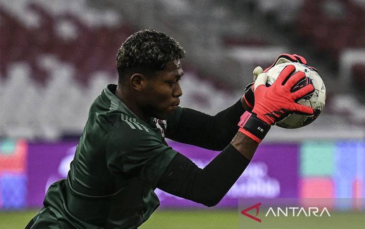 Milan Bidik Elia Caprile dan Zion Suzuki