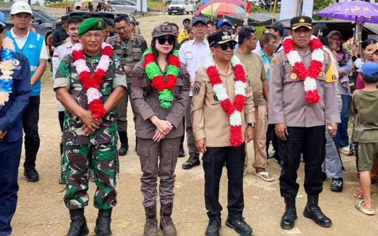 Pemkab Murung Raya Resmikan Penyalaan Listrik di 22 Desa