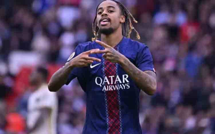 Bradley Barcola Bawa Paris Saint-Germain Menang 2-0 atas Lens