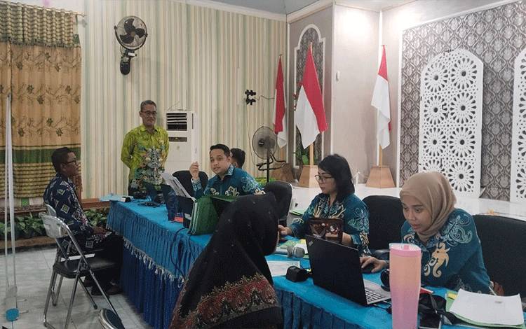 Kerjasama dengan Kantor Imigrasi Palangka Raya, Kemenag Kapuas Dampingi 132 Jemaah Buat Paspor Haji