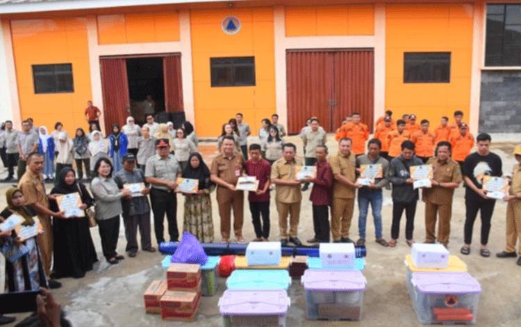 Bupati Kapuas Serahkan Bantuan bagi Korban Kebakaran