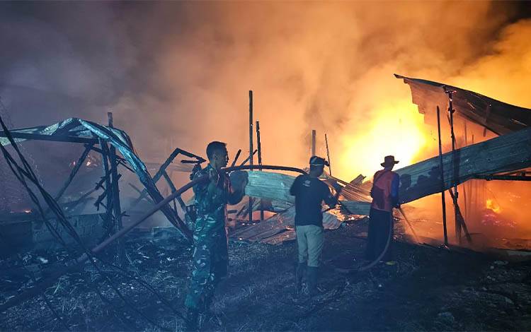 Kandang Ayam di Sungai Pakit Kobar Terbakar, Rugi Ratusan Juta