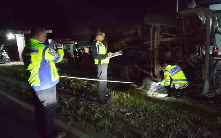 Tabrak Belakang Kontainer, Seorang Pengemudi Truk di Kobar Meninggal