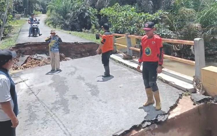 Banjir Bandang Terjang Desa Pandu Senjaya, 2 Jembatan Rusak Parah