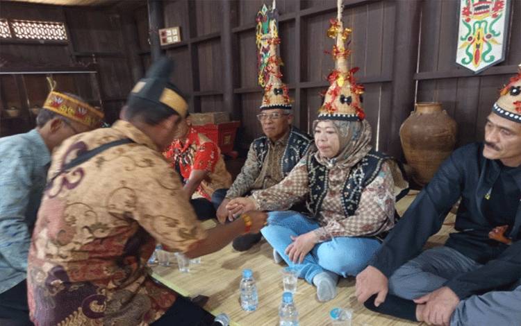 Bupati Kobar Ajak Masyarakat Bersatu Jaga Adat dan Budaya