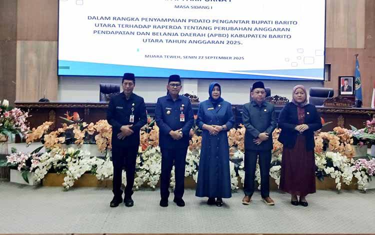 Pj Bupati Barito Utara Sampaikan Nota Keuangan dan RAPBDP 2025 Senilai Rp3,46 Triliun