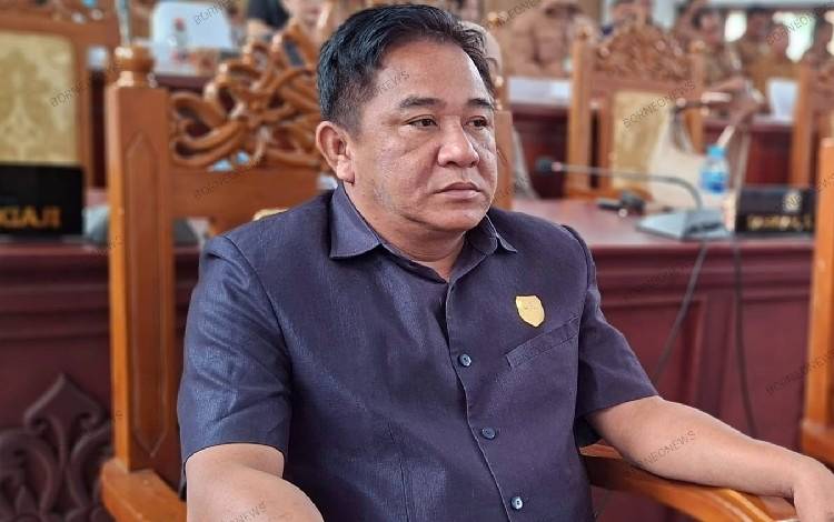 Anggota DPRD Gunung Mas Ajak Orangtua Urus Kartu Identitas Anak