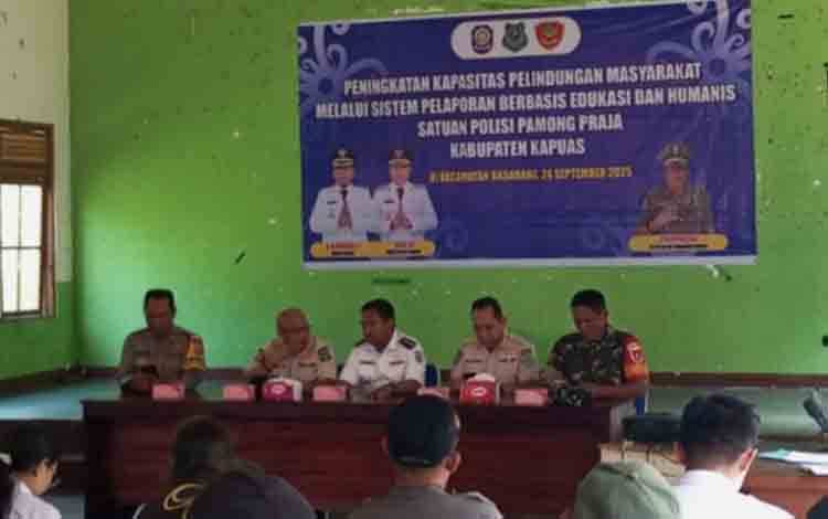 Satpol PP Kapuas Tingkatkan Kapasitas Anggota Linmas Melalui Pelatihan Berbasis Edukasi