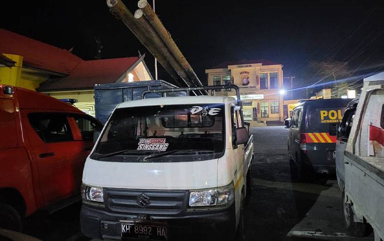 Polres Kotim Tangkap Empat Pria Pencuri Tiang Listrik
