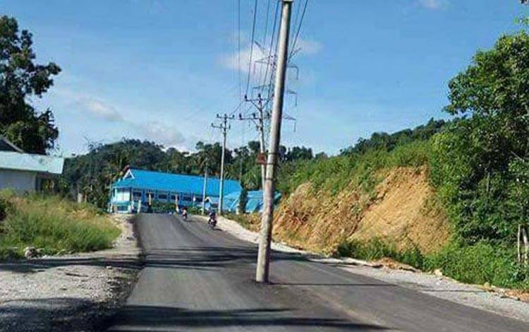 DPRD Katingan Minta PLN Pindahkan Tiang Listrik di Badan Jalan untuk Keselamatan Warga