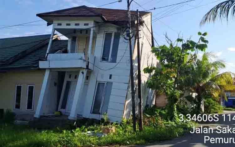Pondasi Patah, Bagian Belakang Rumah di Saka Agung Banjarmasin Ambruk