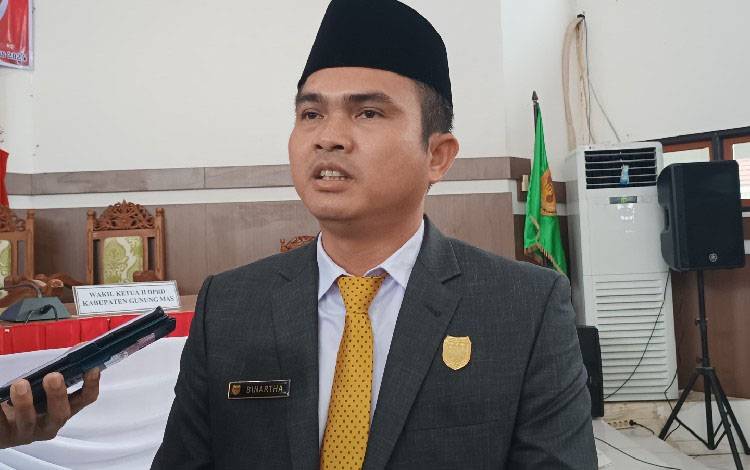 Ketua DPRD Gunung Mas Ajak Masyarakat Manfaatkan Pekarangan Rumah untuk Menanam Sayuran