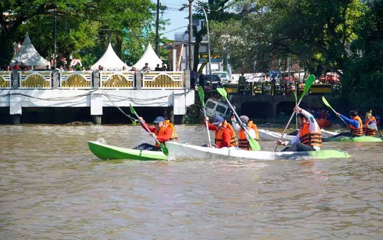 Lomba Kayak Wali Kota Cup 2025, Menggeliatkan Jantung Budaya Sungai Banjarmasin