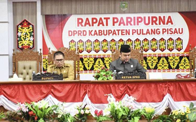 Sekda Pulang Pisau Wakili Bupati Hadiri Rapat Paripurna, Apresiasi 2 Raperda Inisiatif DPRD
