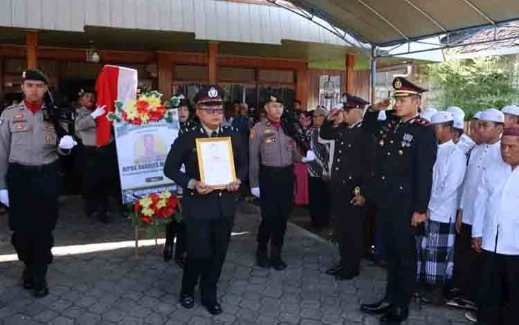 Polres Kapuas Sampaikan Duka Mendalam atas Kepergian Aipda Andries Maramis