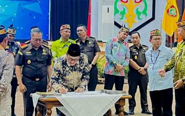 Pj Bupati Barito Utara Teken PKS Program Jaksa Garda Desa dan Koperasi Merah Putih Adhyaksa 2025