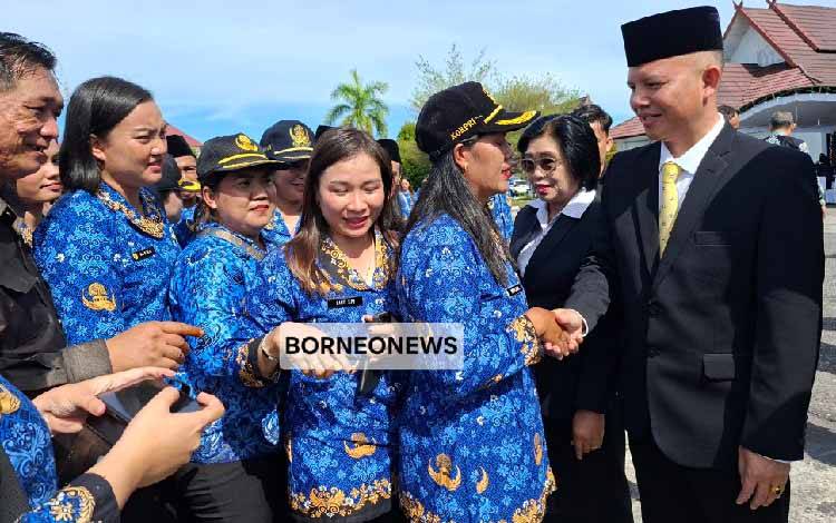 Bupati Gunung Mas Lantik 860 PPPK, "Laksanakan Sumpah Janji yang telah Diucapkan"