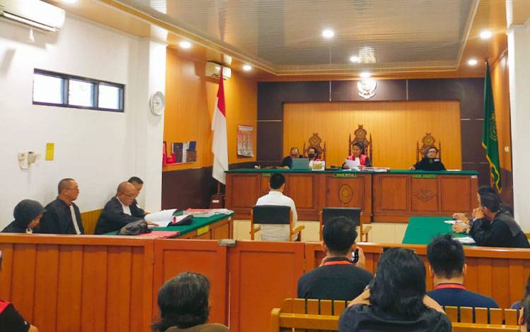Suasana sidang kasus pembunuhan Nurmaliza di Pengadilan Negeri Palangka Raya (Foto : PATHUR)