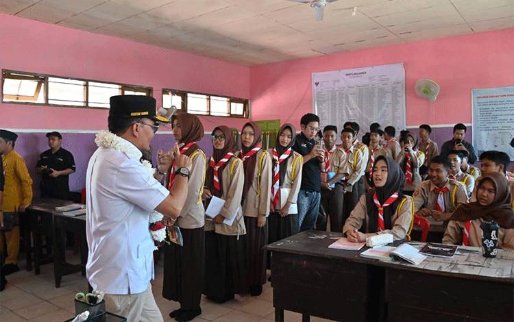 Pesan Gubernur Kalteng di SMA 1 Kumai: Rajin Belajar, Jauhi Narkoba dan Judi Online