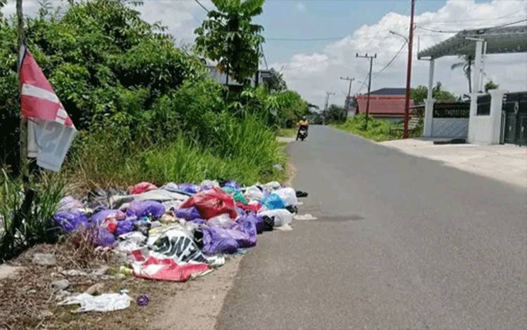 Spanduk Larangan Dirusak, Warga Gang Damai Kapuas Makin Geram dengan Aksi Buang Sampah Sembarangan