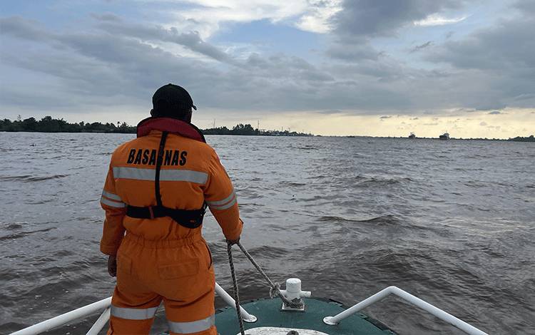 Perahu Bermuatan Ribuan Karung Batu Bara Tenggelam di Sungai Barito, Seorang Buruh Tenggelam