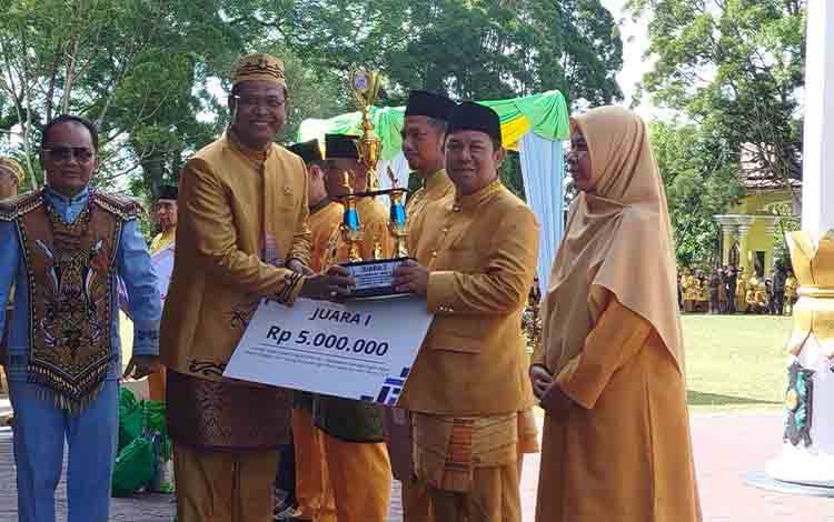 Dinas PUPR Kobar Juara I Lomba Kebersihan Antar-SKPD