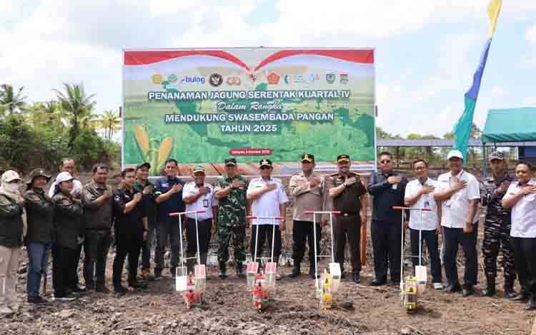 Polres Seruyan Tanam Jagung Serentak Dukung Swasembada Pangan Nasional 2025